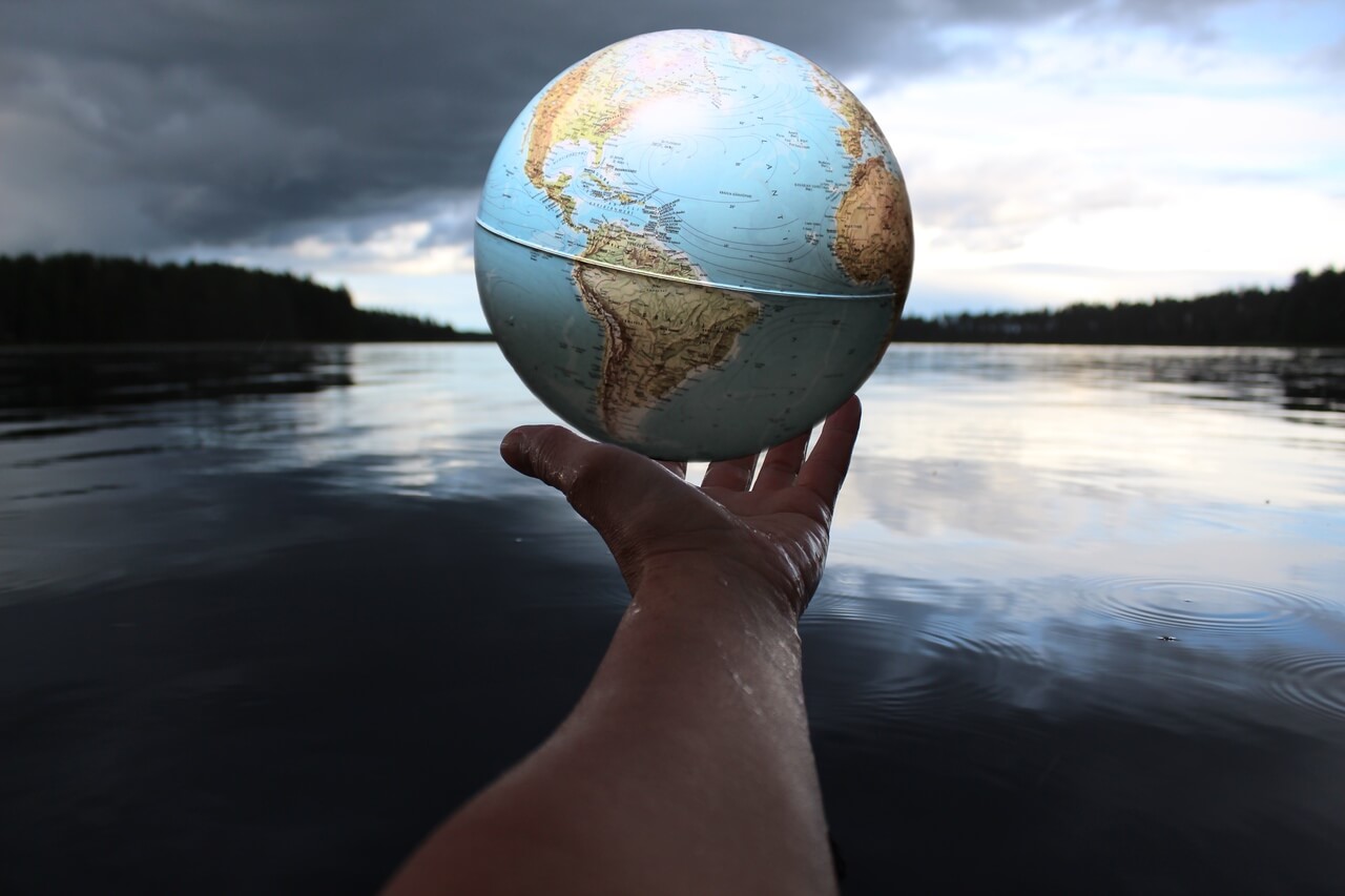 Odnajdywanie Światowego Sukcesu Online: Globalizacja i Lokalizacja Stron Internetowych